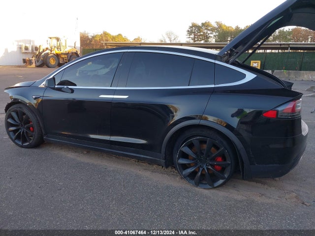 2020 TESLA MODEL X 5YJXCAE43LF233836 Photo 2