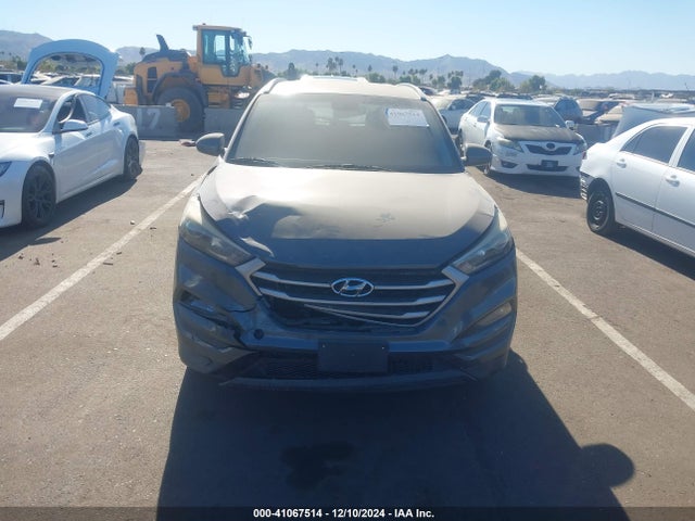 KM8J33A42JU681606 Hyundai TUCSON SEL