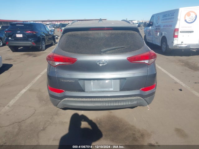 KM8J33A42JU681606 Hyundai TUCSON SEL
