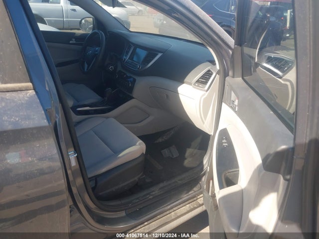 KM8J33A42JU681606 Hyundai TUCSON SEL