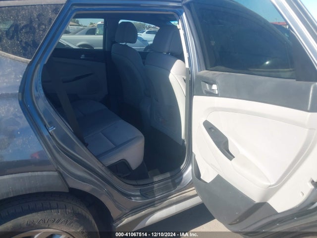 KM8J33A42JU681606 Hyundai TUCSON SEL