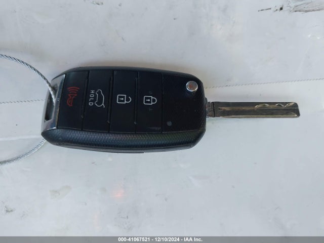 5XYKT3A61EG484024 KIA SORENTO LX