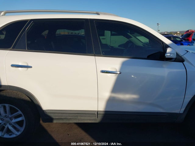 5XYKT3A61EG484024 KIA SORENTO LX