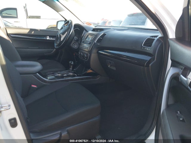 5XYKT3A61EG484024 KIA SORENTO LX