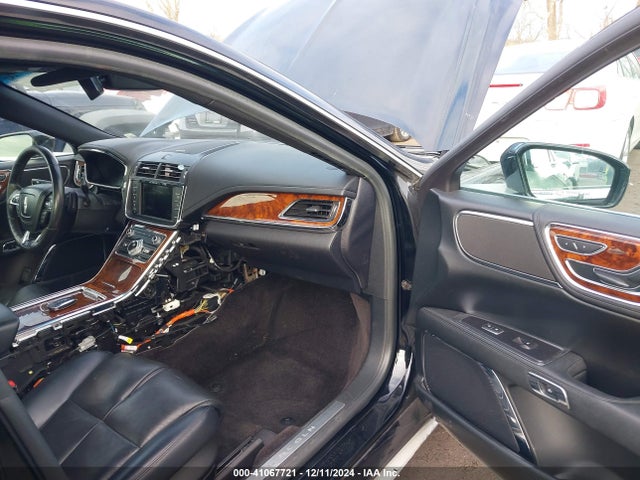 1LN6L9HK5H5620431 Lincoln Continental Livery