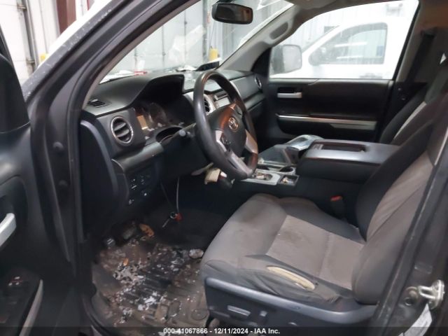 5TFDW5F10EX342818 Toyota Tundra Sr5 5.7l V8