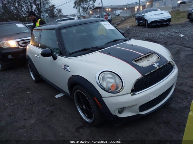 2007 MINI COOPER S WMWMF73557TL92074 Photo 0