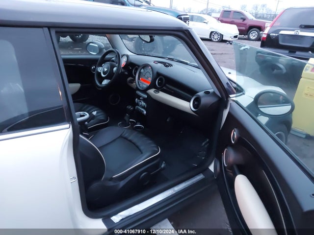 2007 MINI COOPER S WMWMF73557TL92074 Photo 4