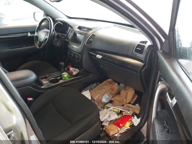 KIA Sorento Lx V6 2014 5XYKTDA75EG462364 Image 5