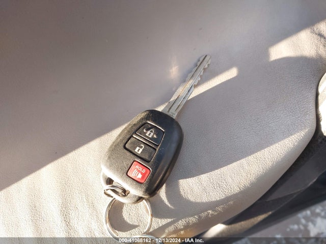 Toyota Rav4 Xle 2017 JTMWFREV3HJ708427 Image 11