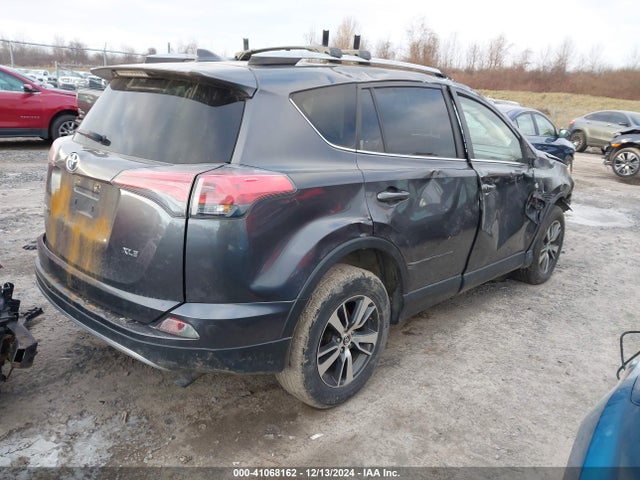 Toyota Rav4 Xle 2017 JTMWFREV3HJ708427 Image 4