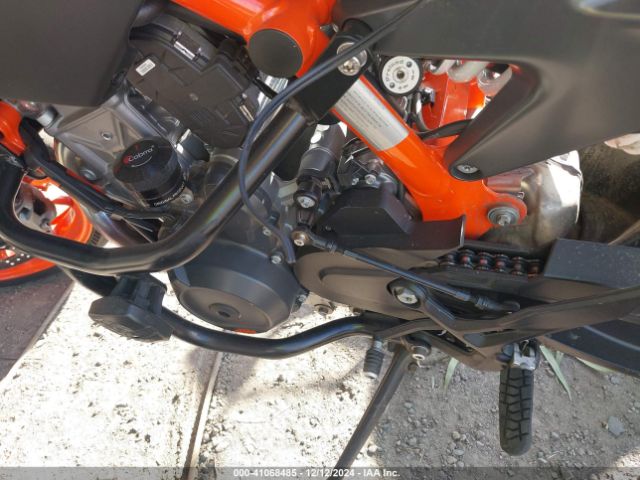 2021 KTM 890 VBKTU9408MM806049 Photo 8