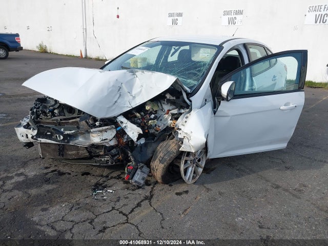 Ford FOCUS SE 2016 1FADP3F20GL332154 Image 2