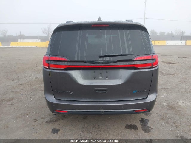 Chrysler Pacifica Hybrid Limited 2022 2C4RC1S79NR189937 Image 16