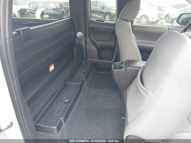 5TFRX5GN0HX099732 Toyota Tacoma Sr