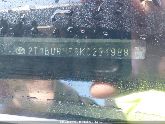 2T1BURHE9KC231988 Toyota COROLLA LE