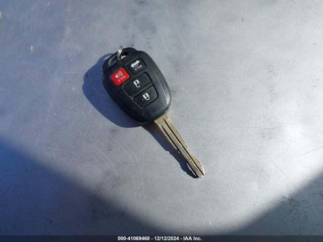 Toyota COROLLA LE 2018 5YFBURHE2JP825532 Image 11