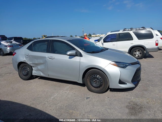 Toyota COROLLA LE 2018 5YFBURHE2JP825532 Image 13