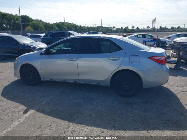 Toyota COROLLA LE 2018 5YFBURHE2JP825532 Image 14