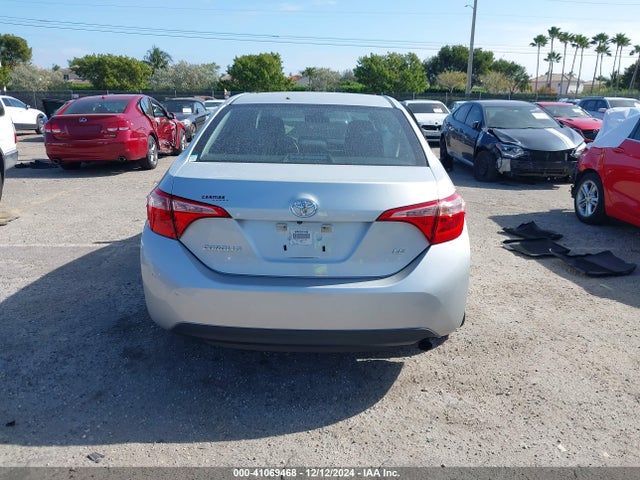 Toyota COROLLA LE 2018 5YFBURHE2JP825532 Image 16