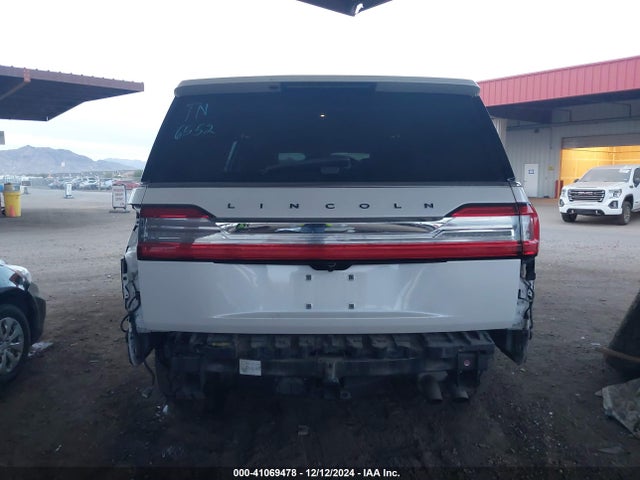 5LMJJ3TT2JEL09104 Lincoln Navigator L Black Label