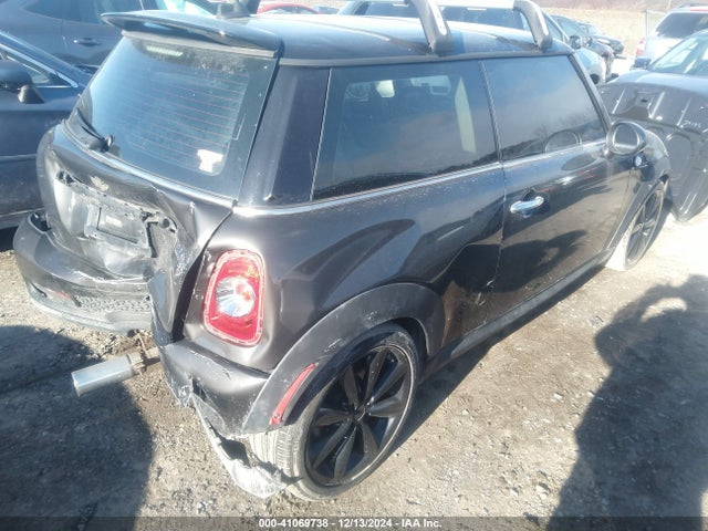 2011 MINI COOPER S WMWSV3C56BTY23596 Photo 3