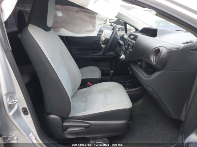 JTDKDTB36F1097441 Toyota Prius C One