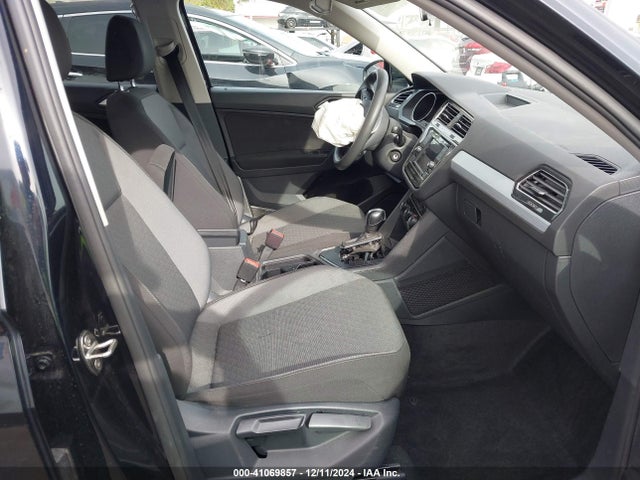 3VV1B7AX6KM117120 Volkswagen Tiguan 2.0t S