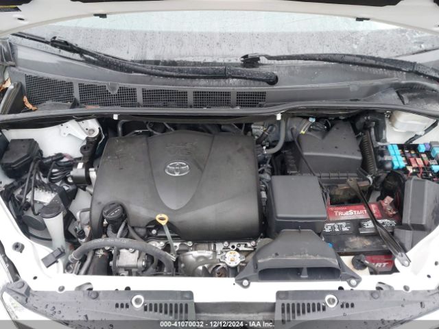 5TDKZ3DC9LS050403 Toyota SIENNA LE
