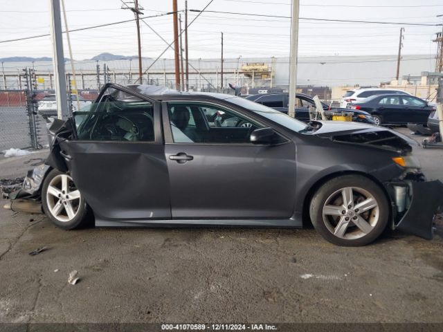 4T1BF1FK2EU441324 Toyota CAMRY SE