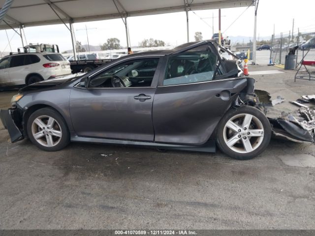 4T1BF1FK2EU441324 Toyota CAMRY SE