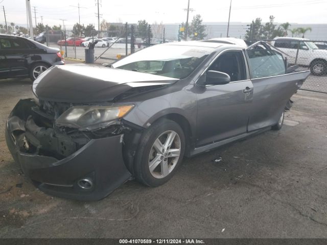 4T1BF1FK2EU441324 Toyota CAMRY SE