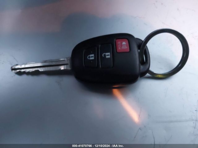 JTDKDTB30F1586854 Toyota Prius C Two