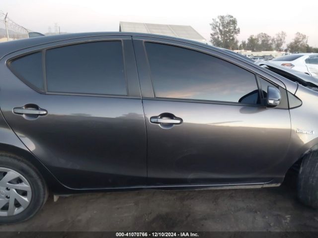 JTDKDTB30F1586854 Toyota Prius C Two