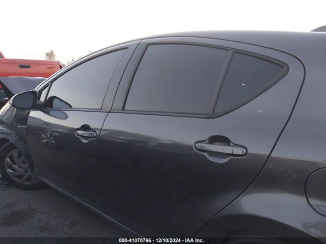 JTDKDTB30F1586854 Toyota Prius C Two