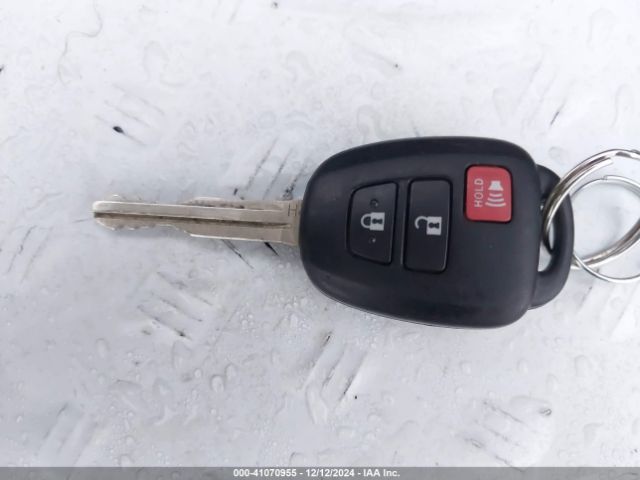 JTMBFREV5HJ148473 Toyota RAV4 LE