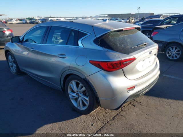2018 INFINITI QX30 SJKCH5CPXJA057522 Photo 2