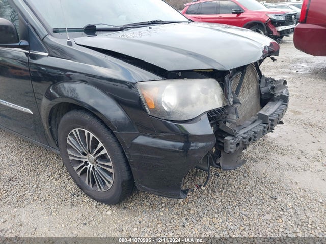 2C4RC1HGXER178145 Chrysler Town & Country S