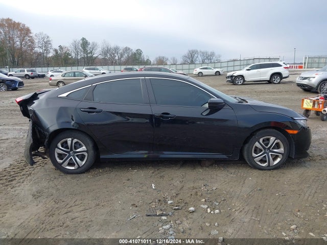 Honda Civic Lx 2018 2HGFC2F57JH575520 Image 14