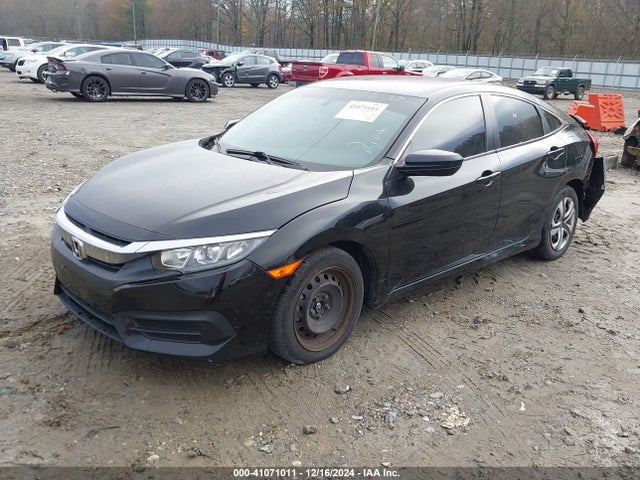 Honda Civic Lx 2018 2HGFC2F57JH575520 Image 2
