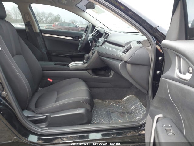 Honda Civic Lx 2018 2HGFC2F57JH575520 Image 5