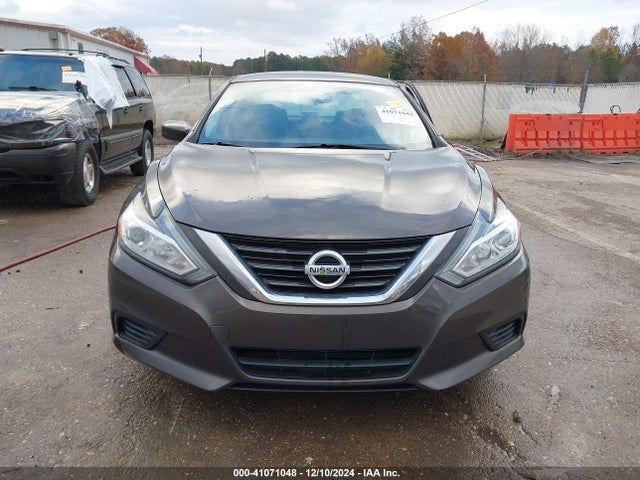 41071048 :رقم المزاد ، 1N4AL3AP5HN312893 vin ، 2017 Nissan Altima 2.5 S مزاد بيع