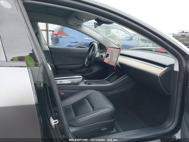 2018 TESLA MODEL 3 5YJ3E1EBXJF067979 Photo 4