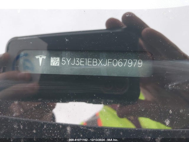 2018 TESLA MODEL 3 5YJ3E1EBXJF067979 Photo 8
