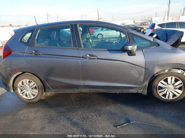 Honda FIT LX 2015 3HGGK5H50FM714773 Image 12