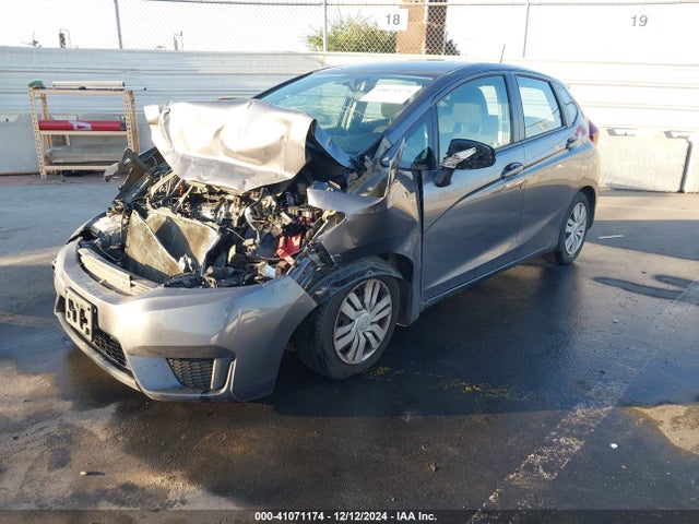 Honda FIT LX 2015 3HGGK5H50FM714773 Image 2