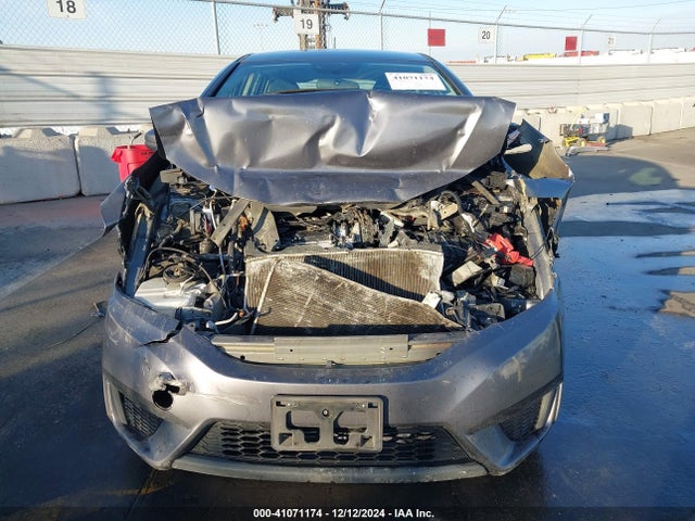 Honda FIT LX 2015 3HGGK5H50FM714773 Image 6