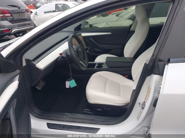 2022 TESLA MODEL 3 5YJ3E1EB4NF241647 Photo 4
