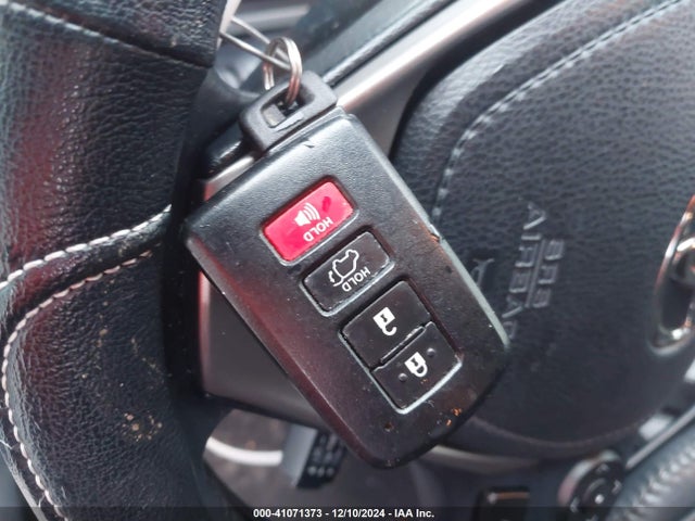 JTMWFREV5JD116225 Toyota Rav4 Adventure/xle