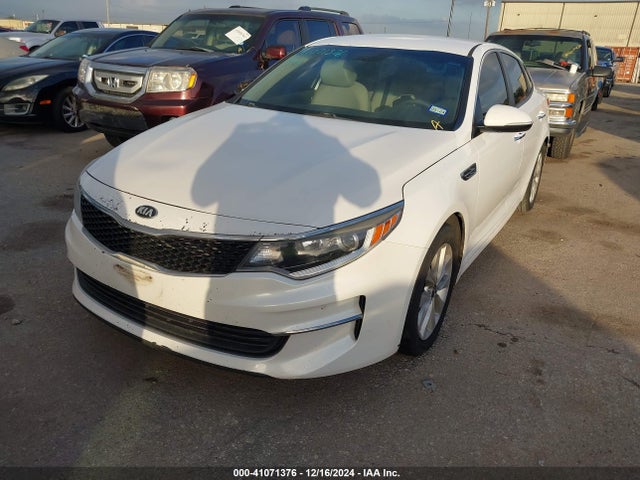 KIA Optima Lx 2017 5XXGT4L39HG134048 Image 2